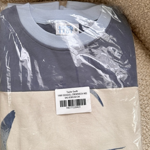 1989 (Taylor's Version) Seagull Crewneck M - Picture 2 of 4